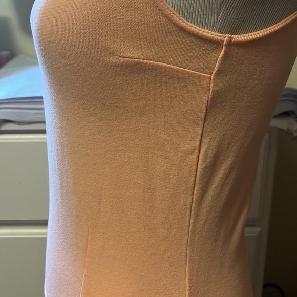 SO brand light peach colored tank top that is form fitted with seams - Picture 4 of 8